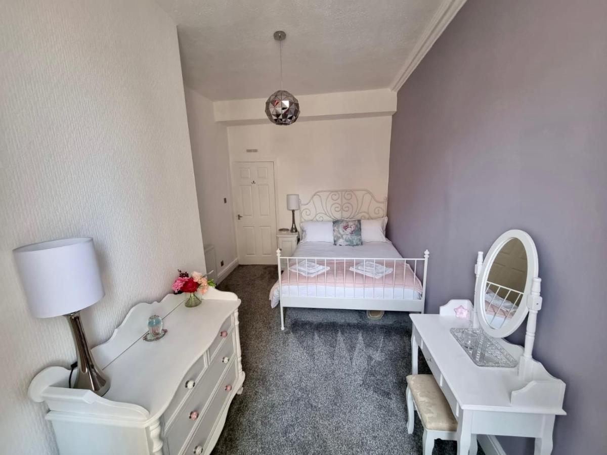 Rose Apartment 2-Bed Town Centre Apartment In Ayr Eksteriør bilde