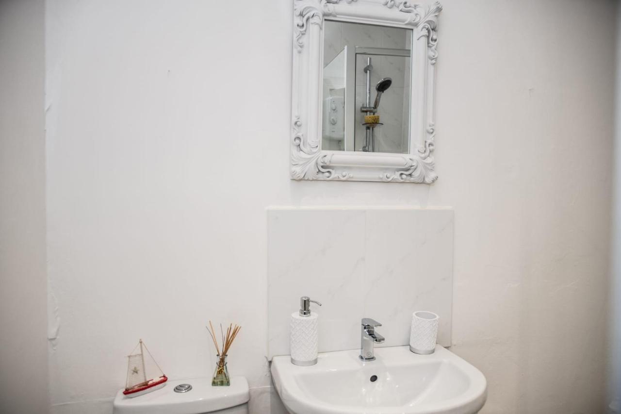 Rose Apartment 2-Bed Town Centre Apartment In Ayr Eksteriør bilde